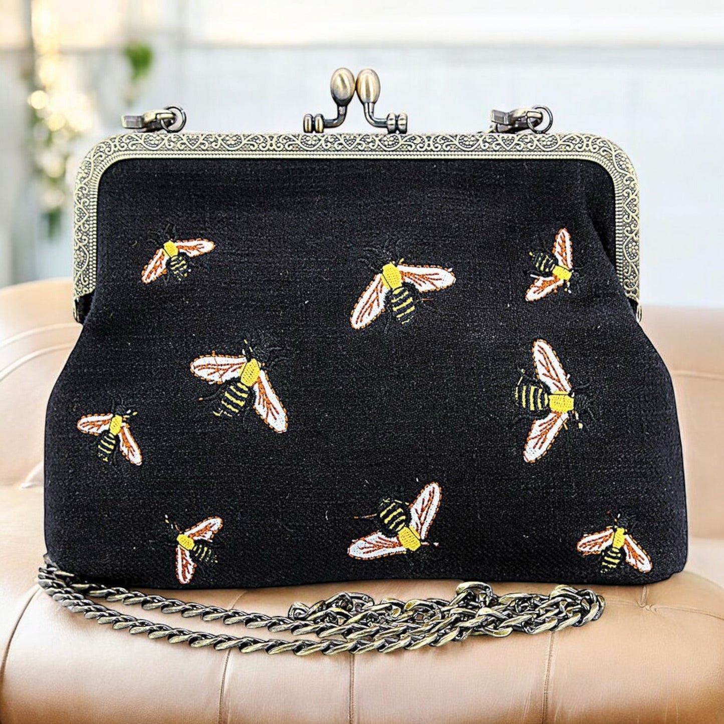 Bees Kisslock Bag: Black