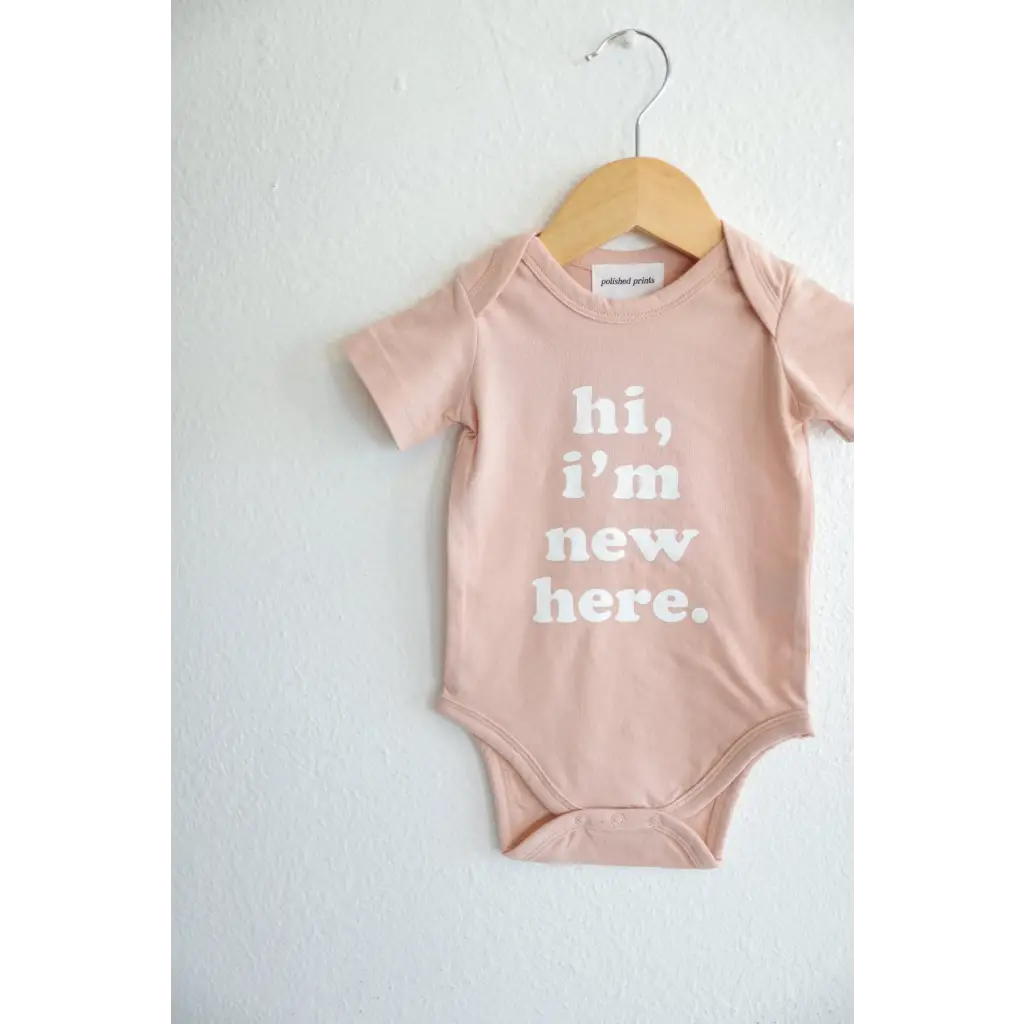 "Hi, I'm New Here" Organic Cotton Baby Bodysuit (Rose)