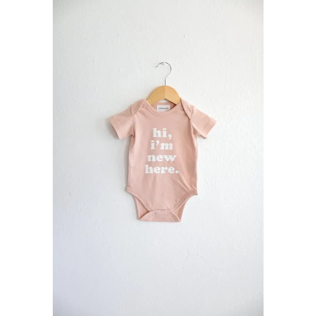 "Hi, I'm New Here" Organic Cotton Baby Bodysuit (Rose)
